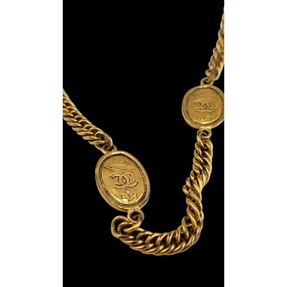 Authentic 1989 Season 26 Chanel 33" Gilt CC Logo Necklace - Picture 14 of 15